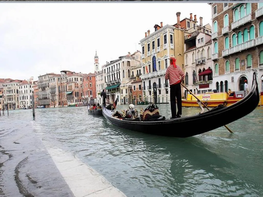Suite Ai Leoni Venice Apartment